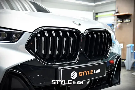 BMW X6 LCI 블랙그릴 교체 및 사이드미러, 스포일러, 머플러팁 유광블랙 랩핑 / 하남시 초일동