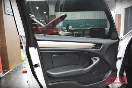 실내랩핑으로 오랜된 느낌을 리프레쉬 하세요! BMW E46 325i 실내 인테리어 트림을 새롭게 단장~ 3M 브러쉬드  티타늄으로 랩핑했어요. /  하남, 강동랩핑 스타일랩 / 하남, 송파, 강동, 경기광주
