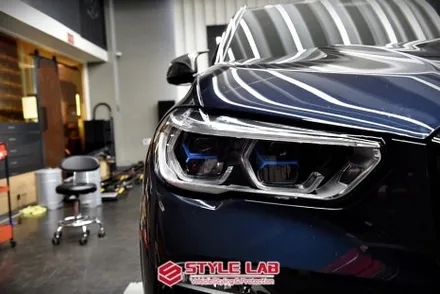 크롬죽이기 최고! BMW X5 모델을 상위버전으로 업글했어요. M 모델에 들어가는 블랙몰딩! 헤드라이트 PPF는 필수예요. / 하남시 초일동