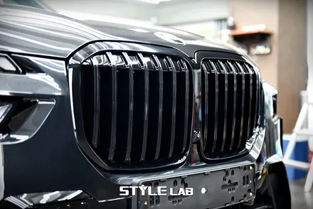BMW X7 LCI 모델 올블랙 만들기. 블랙그릴 교체와 크롬죽이기 랩핑 / 하남시 초일동