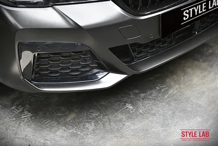 화이트에서 블랙으로 변신!~ BMW 530i 전체랩핑 했습니다. 3M 사틴 블랙은 언제나 인기최고. 블랙그릴과 실내랩핑, 크롬죽이기까지! 하남랩핑 전문점 스타일랩 / 하남, 송파, 강동, 경기광주
