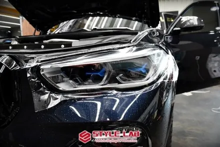 크롬죽이기 최고! BMW X5 모델을 상위버전으로 업글했어요. M 모델에 들어가는 블랙몰딩! 헤드라이트 PPF는 필수예요. / 하남시 초일동