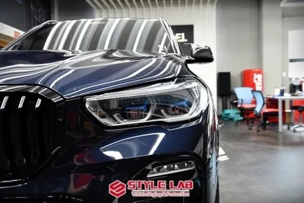 크롬죽이기 최고! BMW X5 모델을 상위버전으로 업글했어요. M 모델에 들어가는 블랙몰딩! 헤드라이트 PPF는 필수예요. / 하남시 초일동