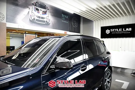 크롬죽이기 최고! BMW X5 모델을 상위버전으로 업글했어요. M 모델에 들어가는 블랙몰딩! 헤드라이트 PPF는 필수예요. / 하남시 초일동