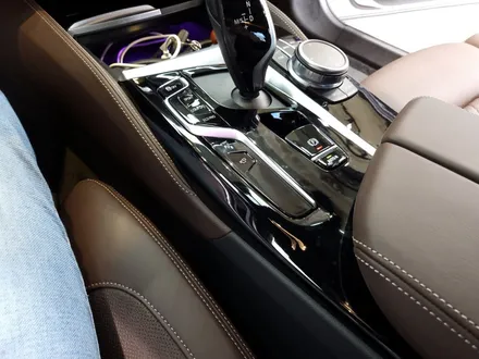 BMW 5시리즈 G30 피아노블랙 실내 하이그로시 PPF로 보호하기 / 울산 북구, 부산, 포항