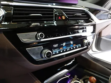 BMW 5시리즈 G30 피아노블랙 실내 하이그로시 PPF로 보호하기 / 울산 북구, 부산, 포항