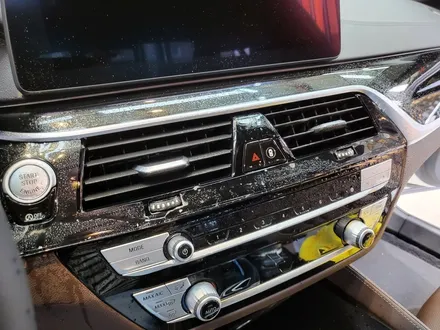 BMW 5시리즈 G30 피아노블랙 실내 하이그로시 PPF로 보호하기 / 울산 북구, 부산, 포항