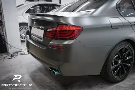 부천 BMW 5시리즈 사고 수리 부분 랩핑 재시공, 에이버리 사틴 바솔트 메탈릭, 프로젝트알 / 부천 원미구 상동