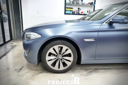 BMW 5시리즈 전체 랩핑, 520d 에이버리 사틴 그레이 블루 메탈릭 자동차 래핑 by 인천 프로젝트알 / 부천 원미구 상동