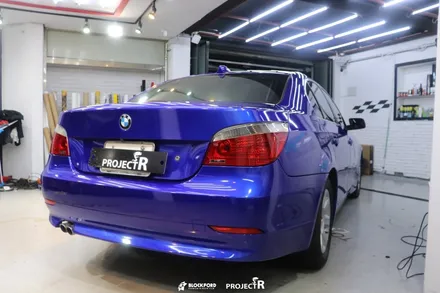 부천랩핑전문점 프로젝트알 bmw e60 5시리즈 3m1080유광블루라즈베리 전체랩핑시공 / 부천 원미구 상동