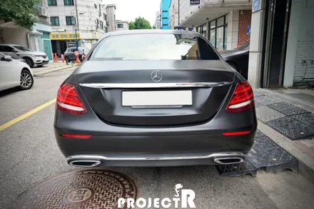 벤츠 E클래스 E220d 에이버리 사틴블랙 전체랩핑 및 블락포디 샴페인골드 열차단 썬팅(윈도틴팅) 시공기 by 프로젝트알 / 부천 원미구 상동