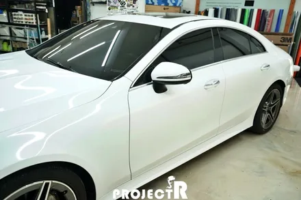 벤츠 CLS 300d 전체 랩핑, 에이버리 유광 화이트 시공, 부천 자동차래핑 프로젝트R / 부천 원미구 상동