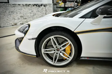 맥라렌 570s 에이버리 유광 화이트 전체 랩핑, 스텍 다이노 플렉스 윈드쉴드 시공 / 부천 프로젝트R / 부천 원미구 상동