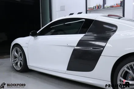 아우디 R8 V10 사이드블레이드에 리얼카본랩핑을 시공하다 부천랩핑전문점 / 부천 원미구 상동