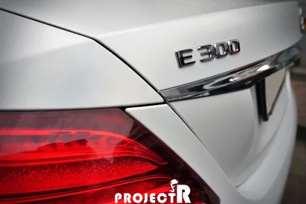 벤츠 E클래스 E300 전체랩핑, 에이버리 사틴 화이트 자동차 래핑 재시공기 by 프로젝트알 / 부천 원미구 상동