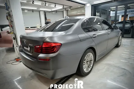 BMW 5시리즈 528i 에이버리 사틴그레이 전체 랩핑, 부천 자동차 래핑 전문 프로젝트R / 부천 원미구 상동