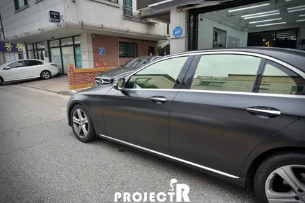 벤츠 E클래스 E220d 에이버리 사틴블랙 전체랩핑 및 블락포디 샴페인골드 열차단 썬팅(윈도틴팅) 시공기 by 프로젝트알 / 부천 원미구 상동