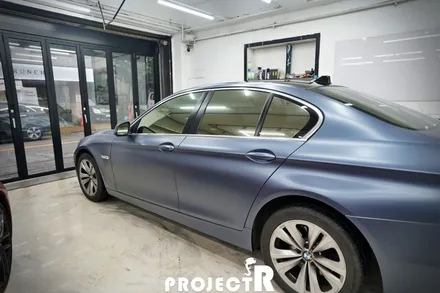 BMW 5시리즈 전체 랩핑, 520d 에이버리 사틴 그레이 블루 메탈릭 자동차 래핑 by 인천 프로젝트알 / 부천 원미구 상동