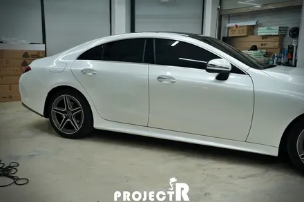 벤츠 CLS 300d 전체랩핑, 에이버리 유광 화이트펄 시공, 부천 상동 랩핑 전문 프로젝트알 / 부천 원미구 상동