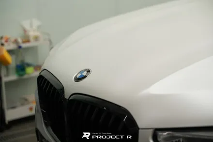 BMW X5 45e 전체 랩핑, 비닐프로그 사틴 펄 화이트 시공 부천 약대동 프로젝트알 / 부천 원미구 상동