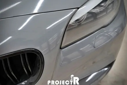 BMW 5시리즈 전체 랩핑, 에이버리 락그레이 자동차 래핑 by 부천 랩핑 전문 프로젝트R / 부천 원미구 상동