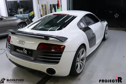 아우디 R8 V10 사이드블레이드에 리얼카본랩핑을 시공하다 부천랩핑전문점 / 부천 원미구 상동