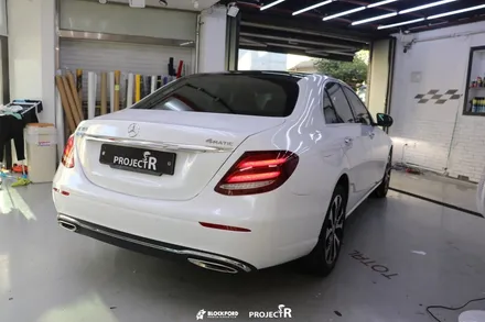 부천랩핑점 벤츠 E클래스 에이버리 다이아몬드화이트 전체랩핑 / 부천 원미구 상동