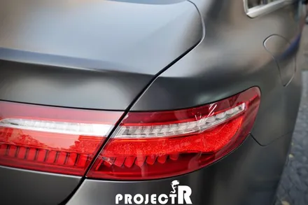 벤츠 E클래스 E220d 쿠페 사틴블랙 전체 랩핑, 인천 부천 자동차 랩핑 전문점 프로젝트R / 부천 원미구 상동
