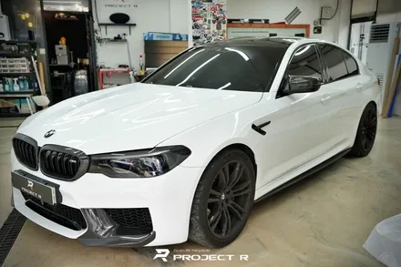 BMW M5 에이버리 유광 화이트 전체 랩핑 시공, 부천 자동차랩핑 전문 프로젝트R / 부천 원미구 상동