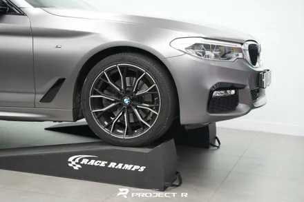 BMW 5시리즈 부분 랩핑, 앞범퍼 사고 3M 사틴 다크그레이 재시공, 부천랩핑 프로젝트알 / 부천 원미구 상동