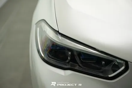 BMW X5 45e 전체 랩핑, 비닐프로그 사틴 펄 화이트 시공 부천 약대동 프로젝트알 / 부천 원미구 상동