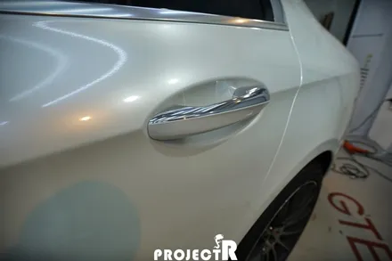 벤츠 E클래스 E63 AMG 전체 랩핑 재시공, 에이버리 유광화이트에서 유광 화이트펄로 체인지업! by 부천랩핑 전문 프로젝트R / 부천 원미구 상동