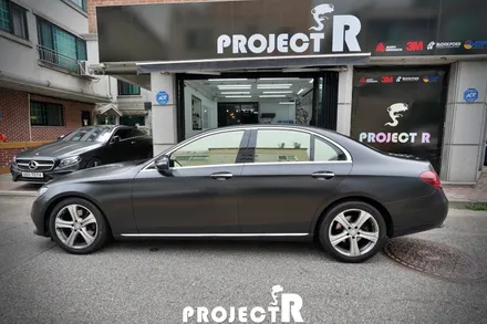 벤츠 E클래스 E220d 에이버리 사틴블랙 전체랩핑 및 블락포디 샴페인골드 열차단 썬팅(윈도틴팅) 시공기 by 프로젝트알 / 부천 원미구 상동