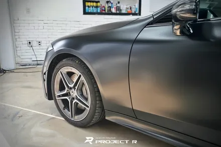 벤츠 CLS 300d 전체 랩핑 에이버리 사틴블랙 시공, 부천 자동차랩핑 전문 프로젝트알 / 부천 원미구 상동