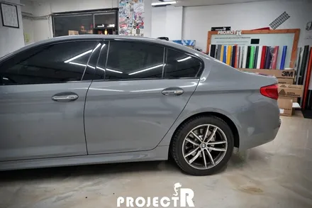 BMW 5시리즈 전체 랩핑, 520d 에이버리 락그레이 시멘트 랩핑, 부천 자동차래핑 프로젝트알 / 부천 원미구 상동