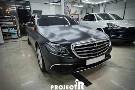 벤츠 E클래스 E220d 전체랩핑, 에이버리 사틴블랙 자동차 래핑 시공기 by 인천 프로젝트알 / 부천 원미구 상동