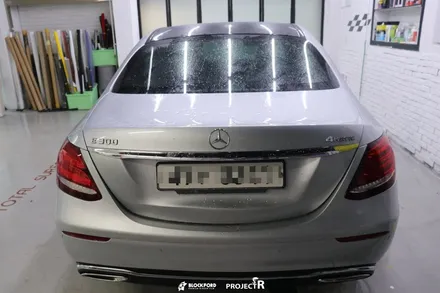 부천랩핑점 벤츠 E클래스 에이버리 다이아몬드화이트 전체랩핑 / 부천 원미구 상동