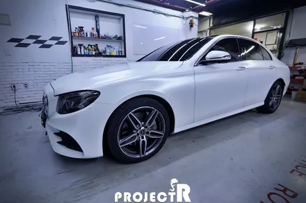벤츠 E클래스 E300 에이버리 사틴 화이트펄 전체 랩핑, 부천 자동차래핑 프로젝트R / 부천 원미구 상동