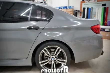 BMW 5시리즈 전체 랩핑, 에이버리 락그레이 자동차 래핑 by 부천 랩핑 전문 프로젝트R / 부천 원미구 상동
