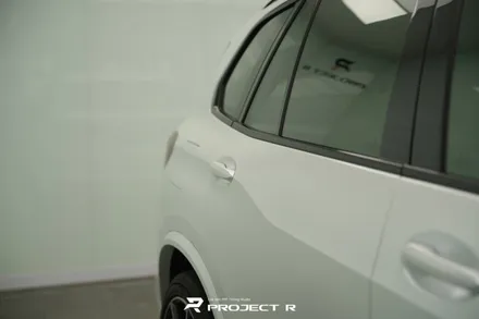 BMW X5 45e 전체 랩핑, 비닐프로그 사틴 펄 화이트 시공 부천 약대동 프로젝트알 / 부천 원미구 상동