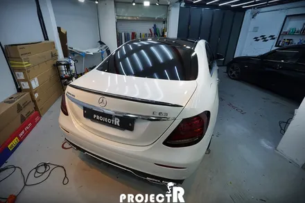 벤츠 E클래스 E63 AMG 전체 랩핑 재시공, 에이버리 유광화이트에서 유광 화이트펄로 체인지업! by 부천랩핑 전문 프로젝트R / 부천 원미구 상동