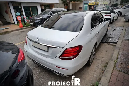 벤츠 E클래스 E300 전체랩핑, 에이버리 사틴 화이트 자동차 래핑 재시공기 by 프로젝트알 / 부천 원미구 상동