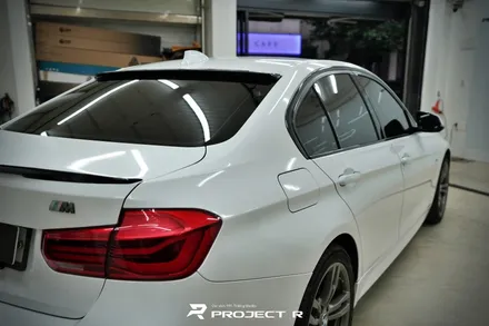 BMW 3시리즈 전체 랩핑, 에이버리 유광 화이트 시공, 부천 자동차랩핑 전문 프로젝트알 / 부천 원미구 상동