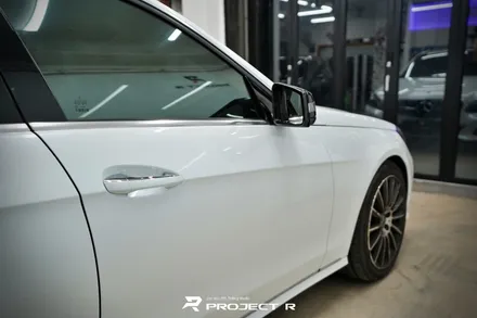 부천랩핑 벤츠 E클래스 고광택 전체랩핑, 비닐프로그 화이트펄 시공 프로젝트알 / 부천 원미구 상동