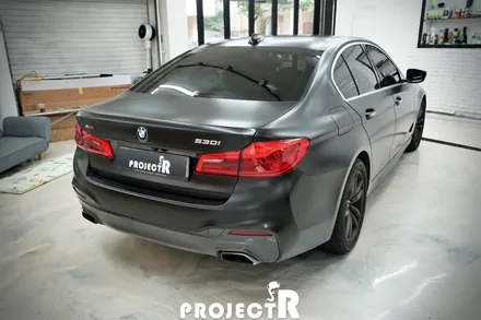 BMW 5시리즈 530i 에이버리 사틴블랙 전체 랩핑, 인천 자동차 래핑 전문 프로젝트R / 부천 원미구 상동