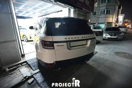랜드로버 레인지로버 스포츠 블랙팩 시공(유광블랙 도색 및 루프스킨 부분 랩핑 콜라보) by 부천 프로젝트R / 부천 원미구 상동