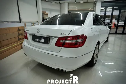 벤츠 E클래스 E220 에이버리 사틴 화이트 전체 랩핑, 부천 자동차 래핑 전문 프로젝트알 / 부천 원미구 상동