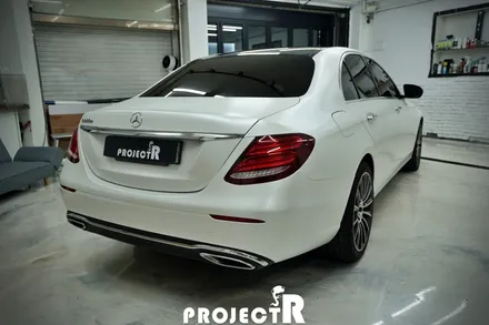벤츠 E클래스 전체 랩핑, E220d 에이버리 사틴 화이트 펄 자동차 래핑 시공기 by 인천 부평 프로젝트알 / 부천 원미구 상동