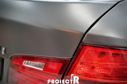 BMW 5시리즈 528i 에이버리 사틴그레이 전체 랩핑, 부천 자동차 래핑 전문 프로젝트R / 부천 원미구 상동
