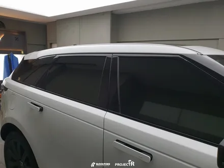 부천랩핑전문점 랜드로버 벨라 블랙팩 루프스킨시공기 / 부천 원미구 상동